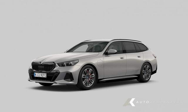 BMW 5-SERIE 530e xDrive M Sport Pro | Shadow | H/K | Camera | Driving Ass. Plus | Ioniq glow | Trekhaak | 19' Inch |