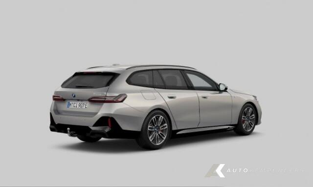 BMW 5-SERIE 530e xDrive M Sport Pro | Shadow | H/K | Camera | Driving Ass. Plus | Ioniq glow | Trekhaak | 19' Inch |