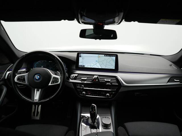 BMW 5-SERIE 530e M Sport LCI Plug In Hybrid | PHEV | Harman Kardon | Carplay | Sfeerverlichting | Electrische Alcantara Sportstoelen | Stuur/Stoel Verwarming |