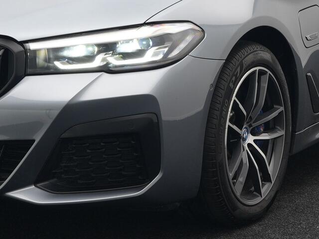 BMW 5-SERIE 530e M Sport LCI Plug In Hybrid | PHEV | Harman Kardon | Carplay | Sfeerverlichting | Electrische Alcantara Sportstoelen | Stuur/Stoel Verwarming |