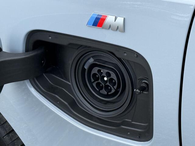 BMW 5-SERIE Touring 530e M-Sport | 20'' | Panorama. | Park. + Driv. Plus | Head-Up | Trekhaak | Stuur + stoelverw.