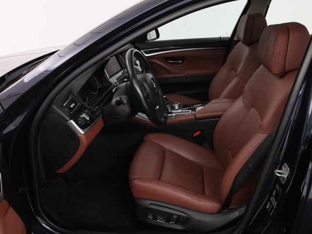 BMW 5-SERIE 520i Luxury Edition | Panoramadak | Leder | Stoelverwarming | Navigatie | Xenon | Memory | Parkeerhulp | Climate control
