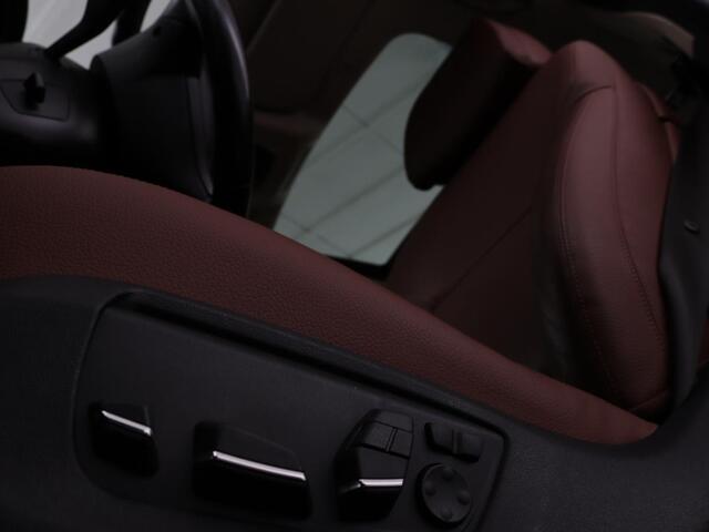 BMW 5-SERIE 520i Luxury Edition | Panoramadak | Leder | Stoelverwarming | Navigatie | Xenon | Memory | Parkeerhulp | Climate control