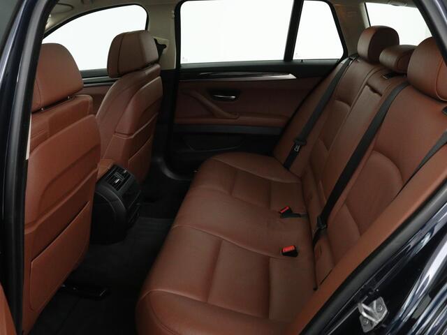 BMW 5-SERIE 520i Luxury Edition | Panoramadak | Leder | Stoelverwarming | Navigatie | Xenon | Memory | Parkeerhulp | Climate control