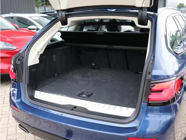 BMW 5-SERIE 530e xDrive Business Edition I Panoramadak I Trekhaak