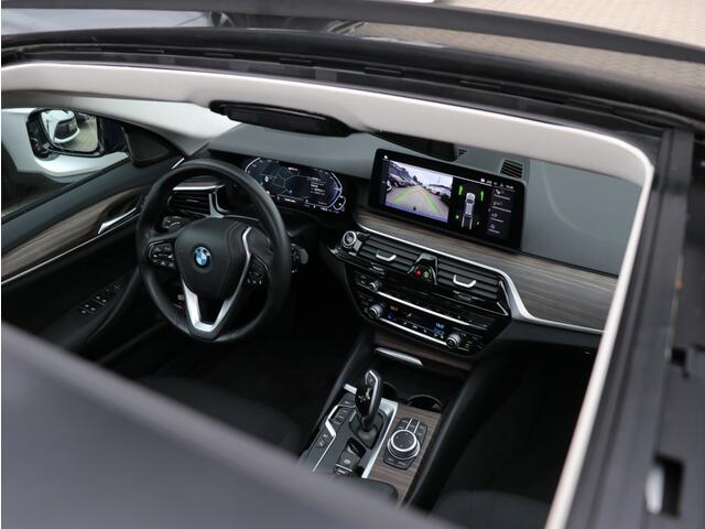 BMW 5-SERIE 530e xDrive Business Edition I Panoramadak I Trekhaak