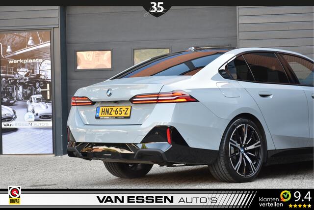 BMW 5-SERIE 530e M Sport Edition Panorama Dak 360-Camera H&K Head-Up Keyless Memory!
