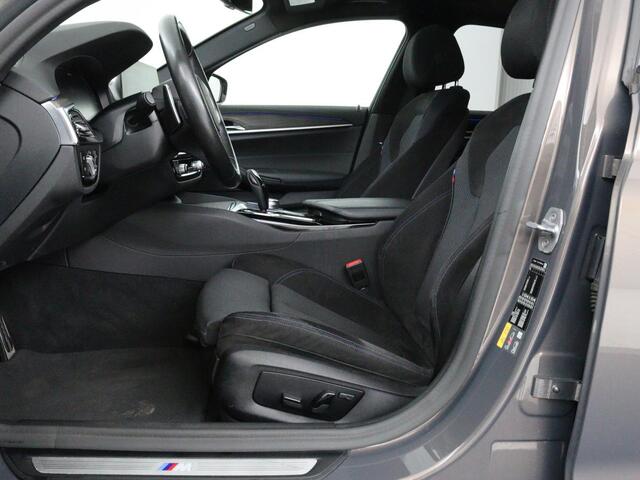 BMW 5-SERIE 530e iPerformance M-sport | Schuifdak | Camera | Alcantara | Stoelverwarming | Carplay | Elektrische sportstoelen | Full LED | Navigatie | Live Cockpit