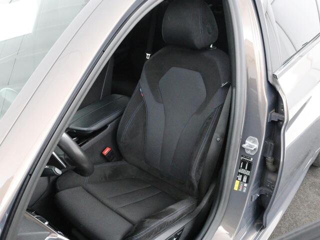 BMW 5-SERIE 530e iPerformance M-sport | Schuifdak | Camera | Alcantara | Stoelverwarming | Carplay | Elektrische sportstoelen | Full LED | Navigatie | Live Cockpit