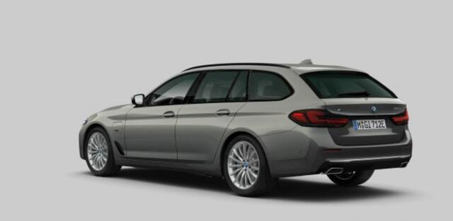 BMW 5-SERIE Touring 530e xDrive High Executive Luxury Line - Panoramadak - Parking/Driving Assistant - Head up - Comfort Access - Soft Close - Harman Kardon - Comfort stoelen - Stoelventilatie/massage - Ambiance verlichting -