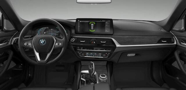 BMW 5-SERIE Touring 530e xDrive High Executive Luxury Line - Panoramadak - Parking/Driving Assistant - Head up - Comfort Access - Soft Close - Harman Kardon - Comfort stoelen - Stoelventilatie/massage - Ambiance verlichting -