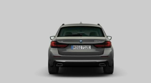 BMW 5-SERIE Touring 530e xDrive High Executive Luxury Line - Panoramadak - Parking/Driving Assistant - Head up - Comfort Access - Soft Close - Harman Kardon - Comfort stoelen - Stoelventilatie/massage - Ambiance verlichting -