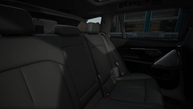 BMW 5-SERIE Touring 530e M Sport Automaat / Panoramadak / Trekhaak / Bowers & Wilkins / M Multifunctionele Stoelen / Adaptieve LED / Stoelventilatie / Parking Assistant Plus