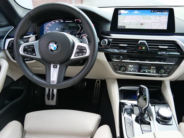 BMW 5-SERIE M550i 530pk xDrive High Executive Automaat Laser / Individual leder / Harman Kardon / Schuifdak