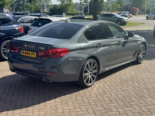 BMW 5-SERIE 530e iPerformance High Executive / Schuifdak / 360Camera / Head-up / 20'' / Volleder / Harman Kardon / Keyless / Navigatie / Stoelventilatie / Stuurverwarming / Dodehoek / ACC
