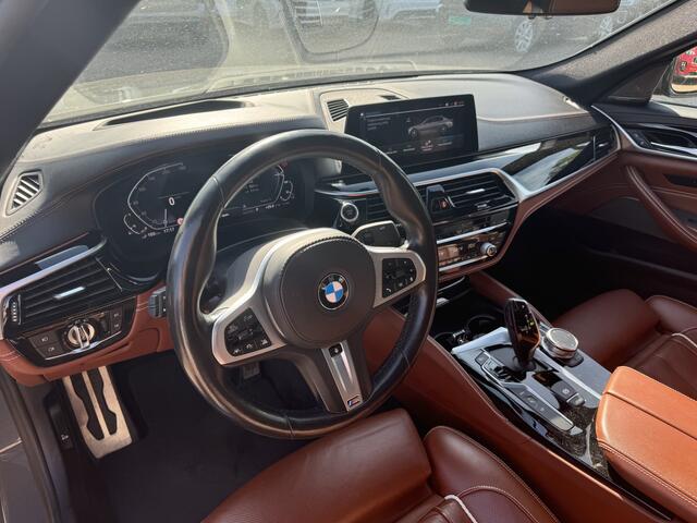 BMW 5-SERIE 530e iPerformance High Executive / Schuifdak / 360Camera / Head-up / 20'' / Volleder / Harman Kardon / Keyless / Navigatie / Stoelventilatie / Stuurverwarming / Dodehoek / ACC