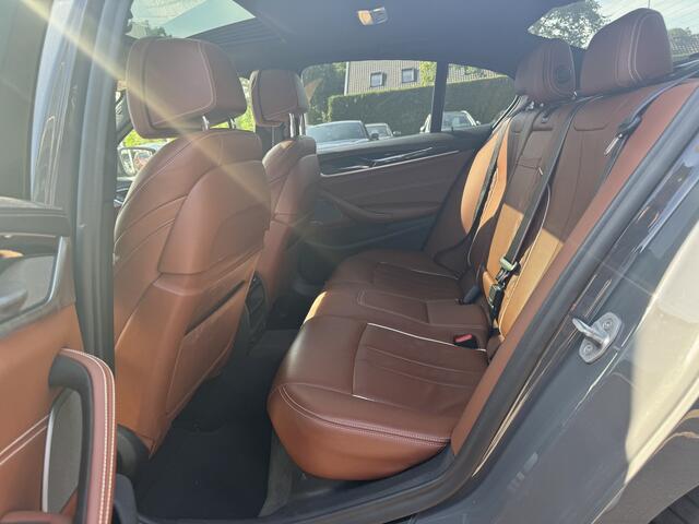 BMW 5-SERIE 530e iPerformance High Executive / Schuifdak / 360Camera / Head-up / 20'' / Volleder / Harman Kardon / Keyless / Navigatie / Stoelventilatie / Stuurverwarming / Dodehoek / ACC