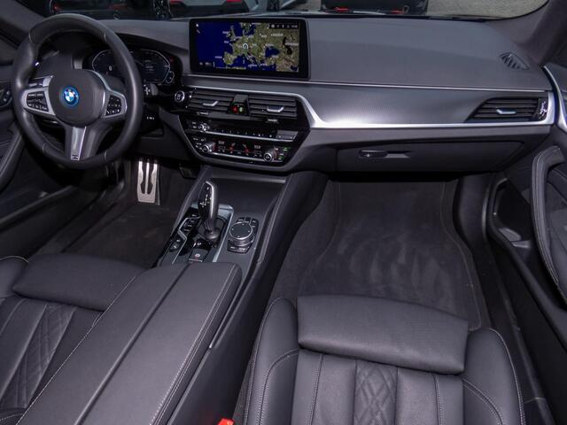 BMW 5-SERIE Touring 530e M-SPORT ** LASER, LEDER, PANORAMA, TREKH, HuD, HiFi, ALARM ** ¤ 33.500,= onder NP - Ex BMW-AG ** ** INFORMEER OOK NAAR ONZE AANTREKKELIJKE FINANCIAL-LEASE TARIEVEN **
