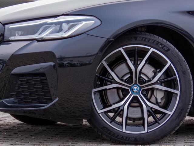 BMW 5-SERIE Touring 530e M-SPORT ** LASER, LEDER, PANORAMA, TREKH, HuD, HiFi, ALARM ** ¤ 33.500,= onder NP - Ex BMW-AG **