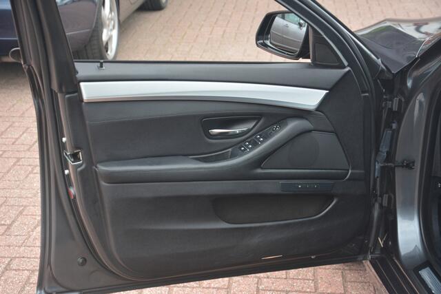 BMW 5-SERIE 520i M Sport Edition High Executive | Navigatie | Memory seats | Virtual cockpit | NL auto!! | Keurige 5-serie, dealer onderhouden en origineel Nederlands geleverd!!