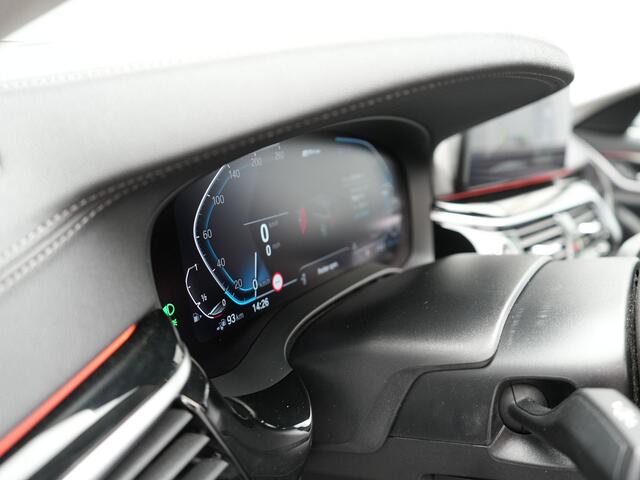 BMW 5-SERIE Touring 530e xDrive Luxury Line Plug In Hybrid 293pk PHEV | Panodak | Laser LED | 360 Camera | Lederen Comfortstoelen Memory | Head Up | Keyless | Stuur Verwarmd | BLIS |