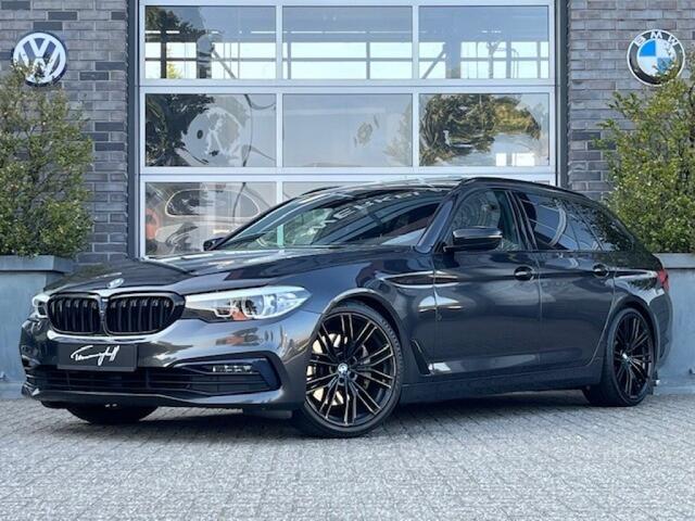BMW 5-SERIE 530i SPORT TOURING - PANO - HARMAN KARDON - 20 INCH - ORG. NL.