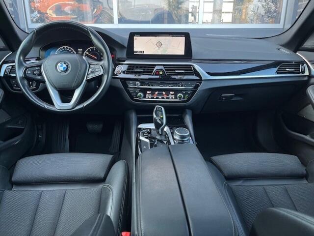 BMW 5-SERIE 530i SPORT TOURING - PANO - HARMAN KARDON - 20 INCH - ORG. NL.