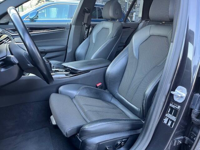BMW 5-SERIE 530i SPORT TOURING - PANO - HARMAN KARDON - 20 INCH - ORG. NL.