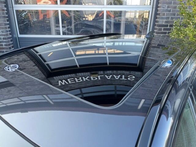 BMW 5-SERIE 530i SPORT TOURING - PANO - HARMAN KARDON - 20 INCH - ORG. NL.