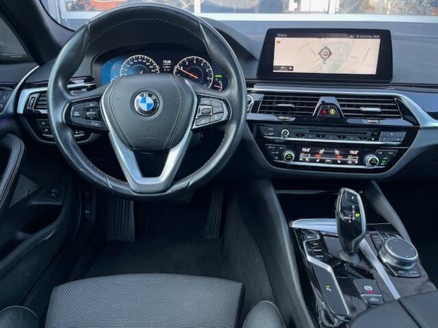 BMW 5-SERIE 530i SPORT TOURING - PANO - HARMAN KARDON - 20 INCH - ORG. NL.