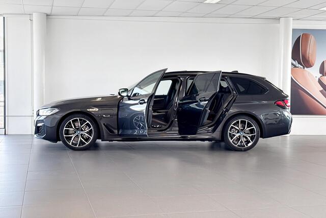 BMW 5-SERIE Touring 530e Business Edition Plus | M Sport | Stoelverwarming | Glazen Panoramadak | Head-up Display | Trekhaak |