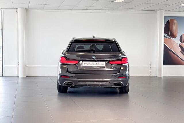 BMW 5-SERIE Touring 530e Business Edition Plus | M Sport | Stoelverwarming | Glazen Panoramadak | Head-up Display | Trekhaak |