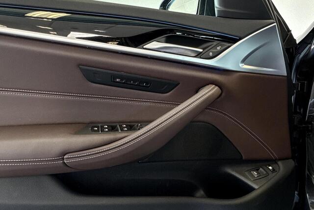 BMW 5-SERIE Touring 530e Business Edition Plus | M Sport | Stoelverwarming | Glazen Panoramadak | Head-up Display | Trekhaak |