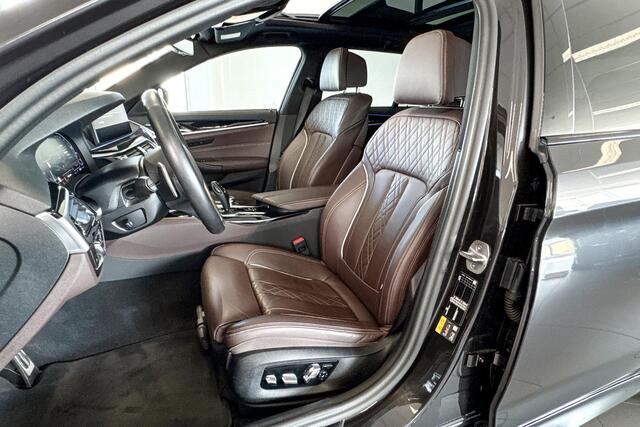 BMW 5-SERIE Touring 530e Business Edition Plus | M Sport | Stoelverwarming | Glazen Panoramadak | Head-up Display | Trekhaak |