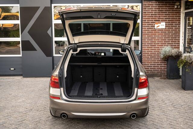 BMW 5-SERIE 530 530i xDrive High Executive | Panorama | Leder | Apple CarPlay | HIFI | Trekhaak | Adapt. Led |