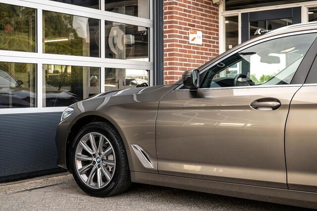 BMW 5-SERIE 530 530i xDrive High Executive | Panorama | Leder | Apple CarPlay | HIFI | Trekhaak | Adapt. Led |