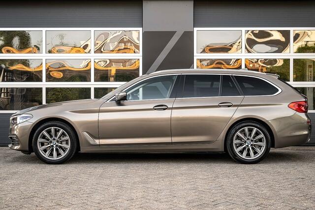 BMW 5-SERIE 530 530i xDrive High Executive | Panorama | Leder | Apple CarPlay | HIFI | Trekhaak | Adapt. Led |