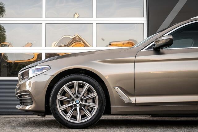 BMW 5-SERIE 530 530i xDrive High Executive | Panorama | Leder | Apple CarPlay | HIFI | Trekhaak | Adapt. Led |