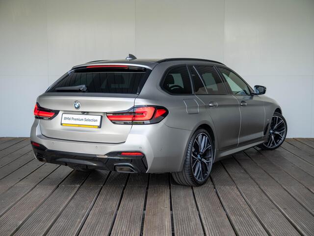BMW 5-SERIE Touring 540i xDrive | High Executive | M Sportpakket | Verwarmd Stuurwiel | Comfort Access | Panoramadak | Stoelverwarming | Head-Up Display | Harman Kardon