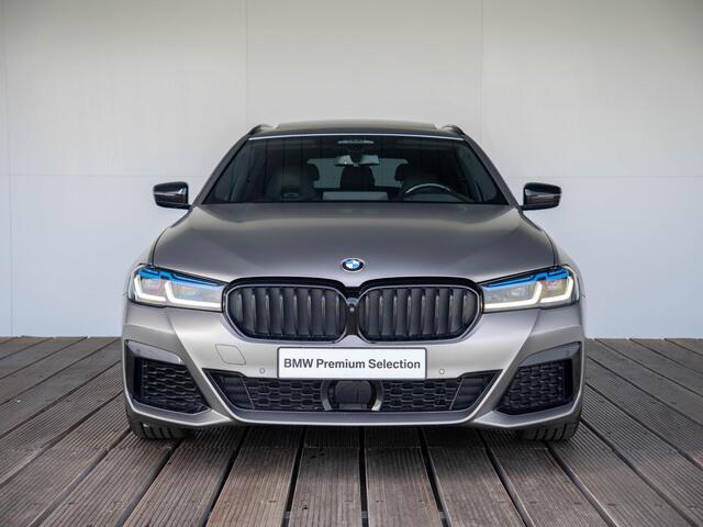 BMW 5-SERIE Touring 540i xDrive | High Executive | M Sportpakket | Verwarmd Stuurwiel | Comfort Access | Panoramadak | Stoelverwarming | Head-Up Display | Harman Kardon