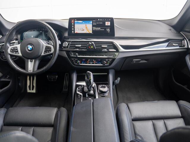 BMW 5-SERIE Touring 540i xDrive | High Executive | M Sportpakket | Verwarmd Stuurwiel | Comfort Access | Panoramadak | Stoelverwarming | Head-Up Display | Harman Kardon