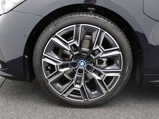 BMW 5-SERIE 530e Touring M Sport Edition | Travel Pack | Trekhaak | Achteruitrijcamera | Driving Assistant Plus | 20"
