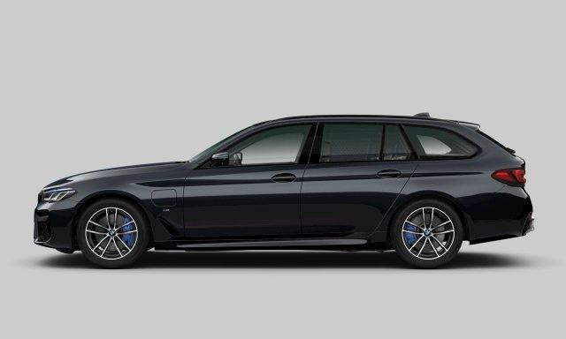 BMW 5-SERIE Touring 530e M-Sport | Panoramadak | CoPilot | Meesturende achteras