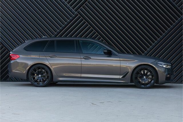 BMW 5-SERIE Touring 520i M Sport Pano Comfortstoel. Head Up Driving Assist Ambient Laser