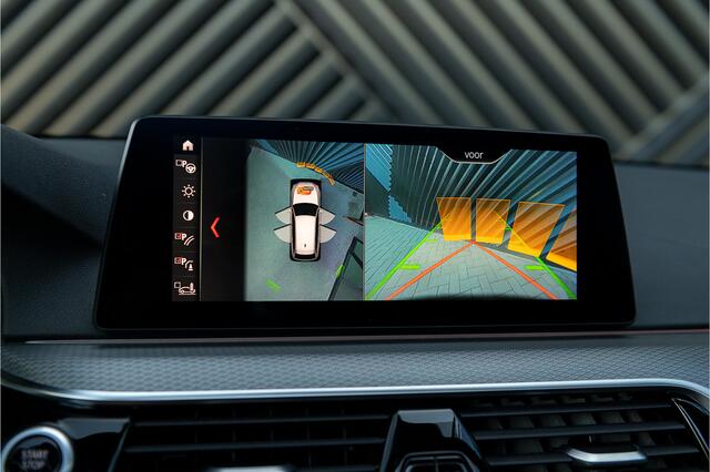 BMW 5-SERIE Touring 520i M Sport Pano Comfortstoel. Head Up Driving Assist Ambient Laser