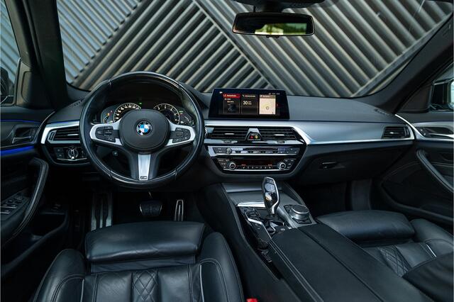 BMW 5-SERIE Touring 520i M Sport Pano Comfortstoel. Head Up Driving Assist Ambient Laser