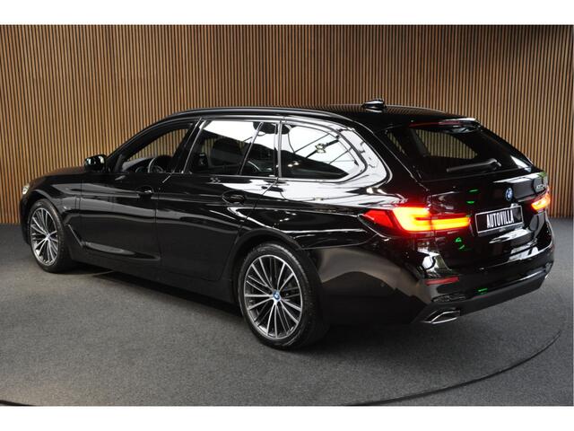 BMW 5-SERIE Touring 530e xDrive Navi Elektr. achterklep PDC Camera Carplay Virtual Elektr. uitklapbare trekhaak LED Stoelverwarming DAB Climate (3-zone) LM velgen BTW auto