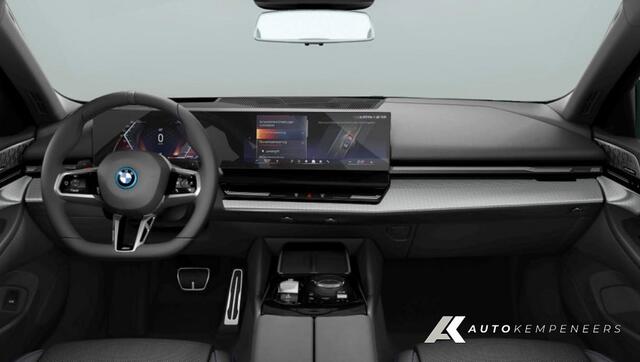 BMW 5-SERIE 530e Touring x Drive | Head-Up | Driving Ass. Prof.| Bowers & Wilkins | 360° | Trekhaak | Keyless | 19 Inch |
