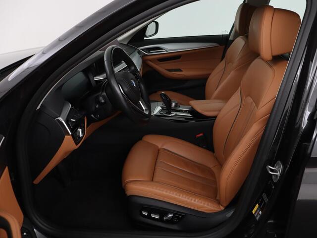 BMW 5-SERIE 530e Business Edition Plus | Laser LED | Head-Up | Leder | Stoelverwarming | Trekhaak | Camera | Park Assist | Carplay | Navigatie | Memory | Live Cockpit