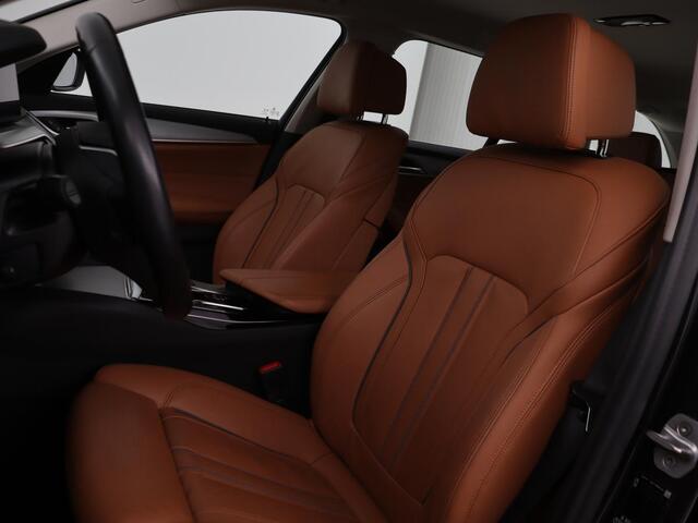 BMW 5-SERIE 530e Business Edition Plus | Laser LED | Head-Up | Leder | Stoelverwarming | Trekhaak | Camera | Park Assist | Carplay | Navigatie | Memory | Live Cockpit